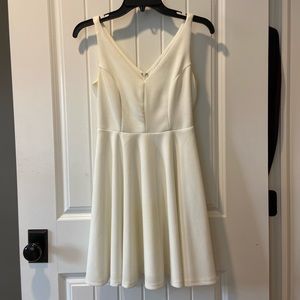 Lulu’s ivory V-neck dress